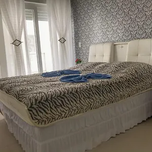 Maravilhoso Em Na Dos Ingleses Com Piscina Apartamento